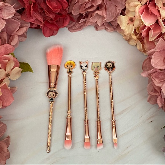 Demon Slayer 5 Piece Makeup Brush Set - Picture 6 of 16